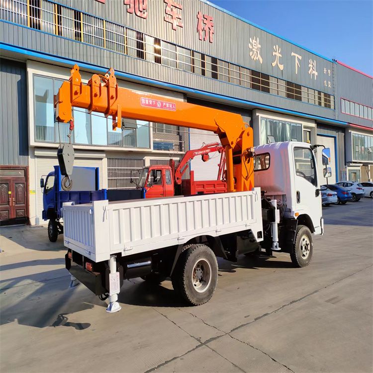 西螺镇三轮随车吊定制 农用改装机自备吊中瑞长期出售